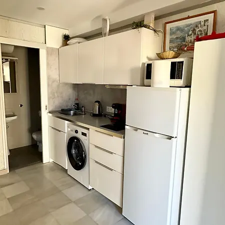 Leona Coastal Апартаменты