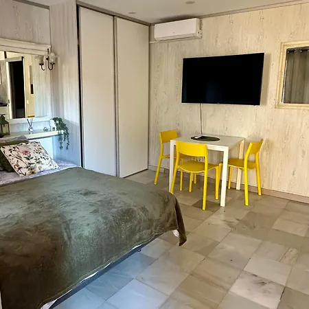 Апартаменты Leona Coastal