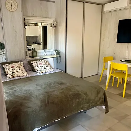 Leona Coastal Апартаменты Адехе